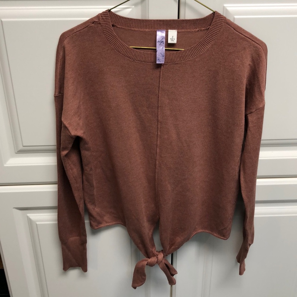 Alya by Francesca’s Sweater